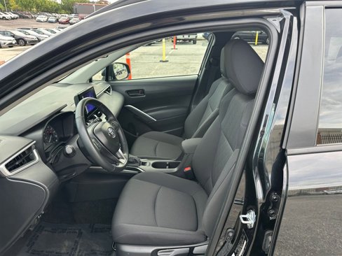 Used 2025 Toyota Corolla Cross LE image 25