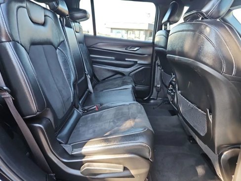 Used 2024 Jeep Grand Cherokee L Laredo image 22