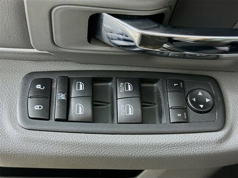 Used 2020 RAM 1500 Classic SLT image 17