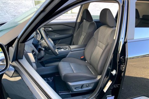 Certified 2025 Nissan Rogue SV image 18