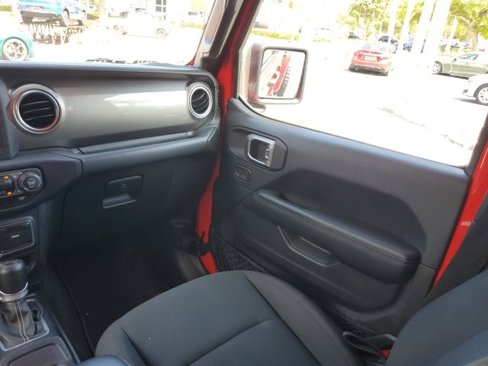 Used 2018 Jeep Wrangler Unlimited Sahara image 13