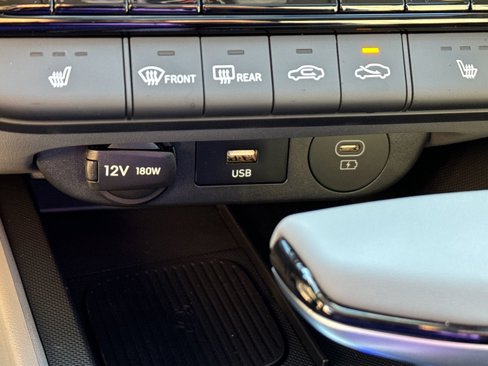 Used 2025 Hyundai Elantra SEL image 32