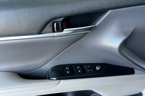 Used 2019 Toyota Camry XLE image 11