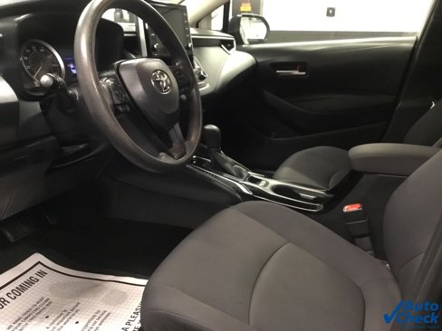 Used 2021 Toyota Corolla LE image 19