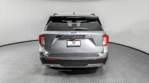 Used 2024 Ford Explorer XLT w/ Equipment Group 202A image 7