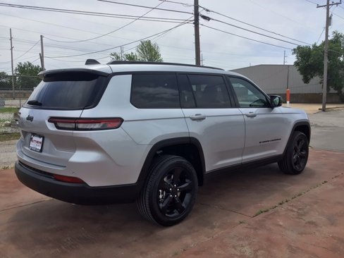 New 2025 Jeep Grand Cherokee L Laredo image 9