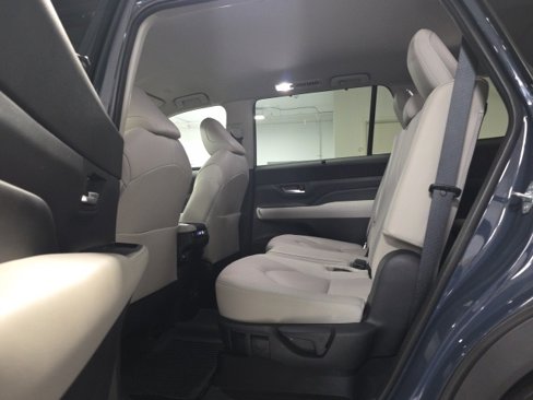 Used 2024 Toyota Grand Highlander Limited image 19