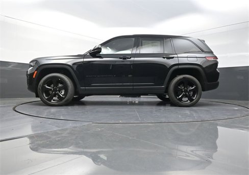 New 2025 Jeep Grand Cherokee Limited w/ Black Appearance Package image 20