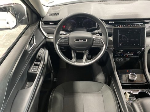 Used 2023 Jeep Grand Cherokee L Laredo image 13
