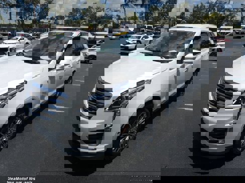 Used 2017 Cadillac XT5 Luxury image 3
