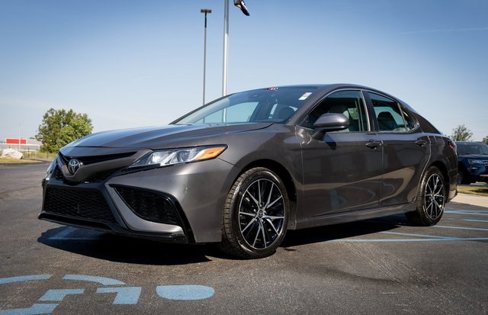 Used 2021 Toyota Camry SE image 14