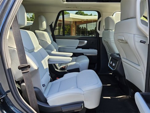 New 2025 Ford Expedition Platinum image 15