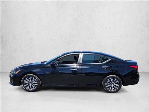 Used 2024 Nissan Altima 2.5 SV image 9