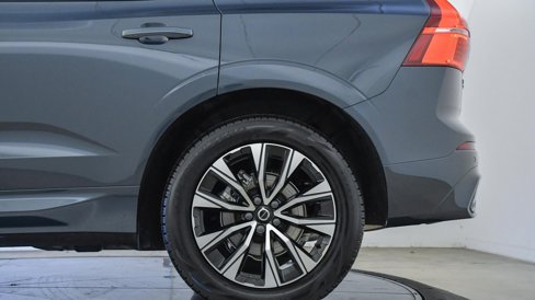 Certified 2025 Volvo XC60 B5 Core w/ Protection Package Premier image 11