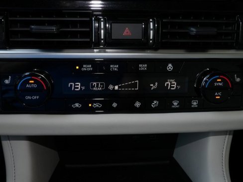 Certified 2024 Nissan Pathfinder SL image 36