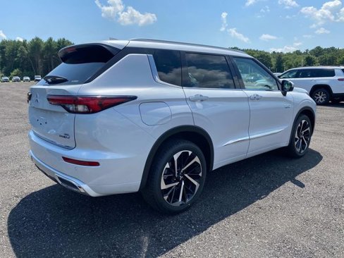 New 2025 Mitsubishi Outlander 4WD Plug-In Hybrid image 3