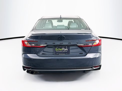 Used 2025 Toyota Camry SE image 7