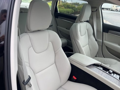 Certified 2025 Volvo S90 B6 Plus image 39