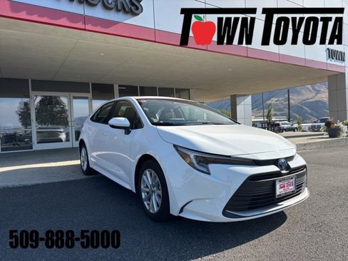 Certified 2024 Toyota Corolla XLE image 1
