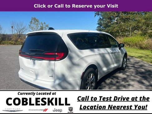 New 2026 Chrysler Pacifica Select image 4