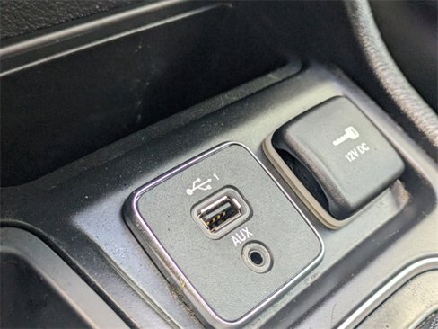 Used 2020 Jeep Cherokee Latitude Plus image 23
