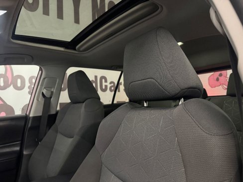 Used 2022 Toyota RAV4 XLE image 18