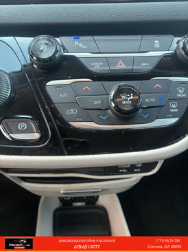 Used 2017 Chrysler Pacifica Touring-L image 29