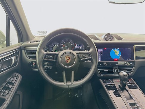 Certified 2024 Porsche Macan image 20
