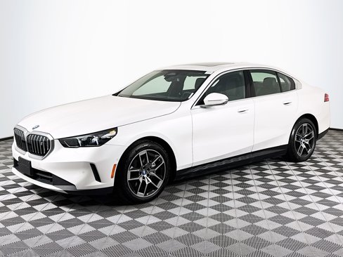 Used 2025 BMW i5 eDrive40i image 4