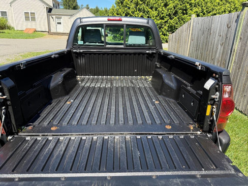 Used 2014 Toyota Tacoma 4x4 Regular Cab image 8