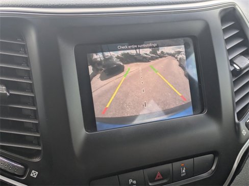 Used 2020 Jeep Cherokee Latitude Plus image 26
