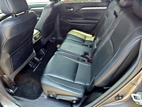 Used 2018 Toyota Highlander XLE image 10
