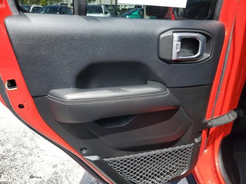 Used 2018 Jeep Wrangler Unlimited Sahara image 17