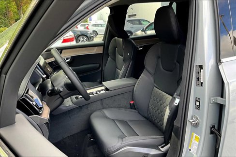 New 2026 Volvo XC90 B6 Plus w/ Protection Package Premier image 13