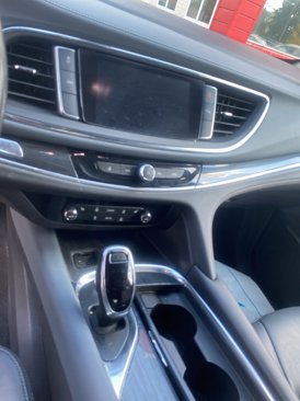 Used 2021 Buick Enclave Essence image 7