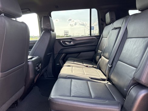 Used 2022 Chevrolet Suburban Z71 image 13