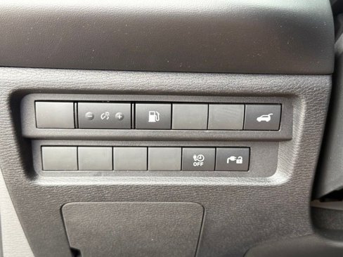 New 2025 Mitsubishi Outlander SE image 15