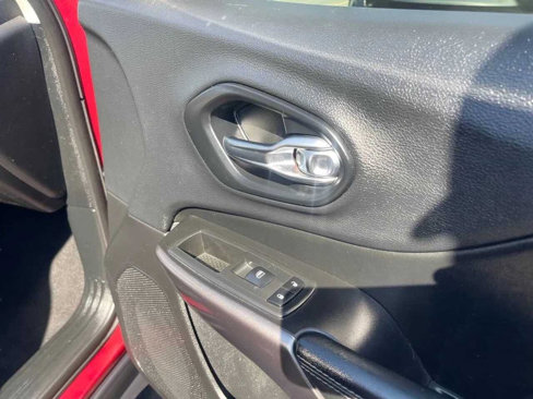 Used 2019 Jeep Cherokee Latitude w/ Popular Appearance Group image 34