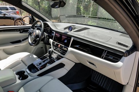 Used 2024 Porsche Macan w/ Premium Plus Package image 21