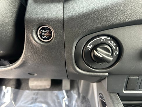 Used 2023 Nissan Frontier SV w/ Midnight Edition Package image 17