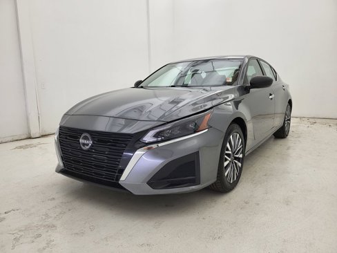 Used 2024 Nissan Altima 2.5 SV image 16