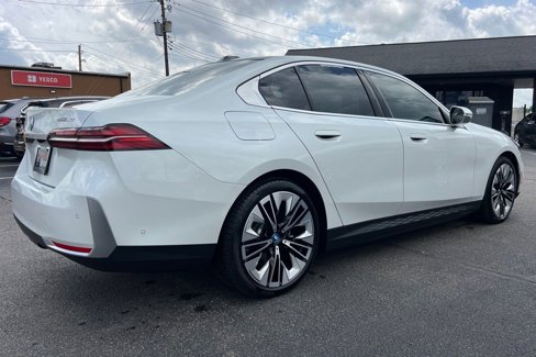 Used 2024 BMW i5 eDrive40i w/ Convenience Package image 8