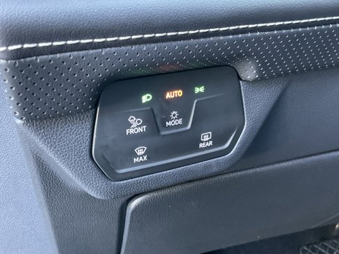 Used 2024 Volkswagen Atlas Cross Sport SE image 27