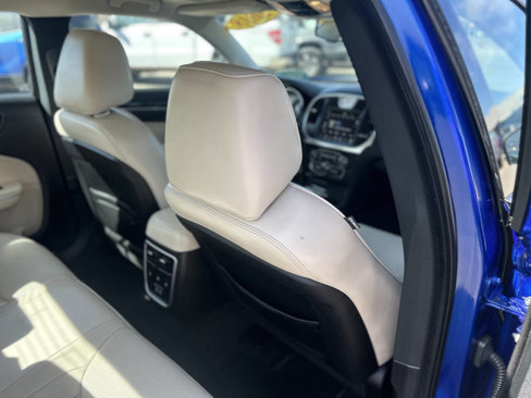 Used 2018 Chrysler 300 Limited w/ Safetytec Plus Group image 30