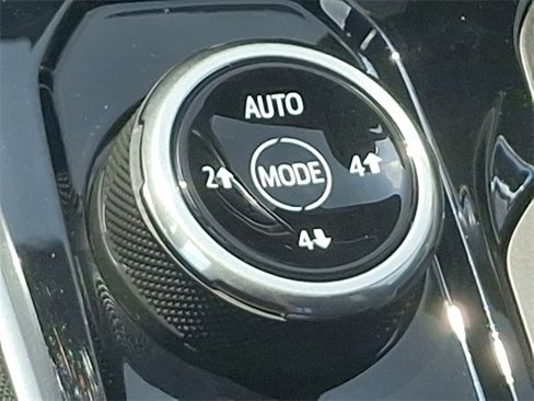 Used 2024 Chevrolet Colorado Z71 w/ Z71 Convenience Package 2 image 25