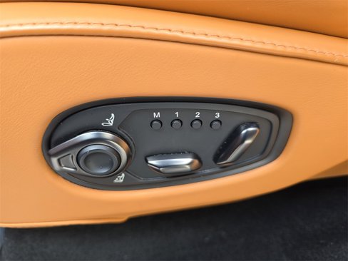 Used 2023 Aston Martin DBX image 13