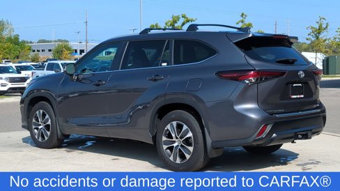 Used 2024 Toyota Highlander XLE image 3