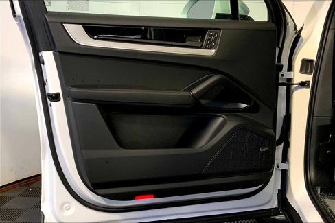 New 2026 Porsche Cayenne image 20