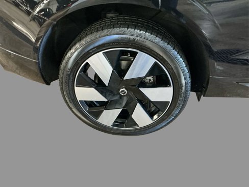 Certified 2025 Volvo XC60 T8 Plus w/ Climate Package image 17