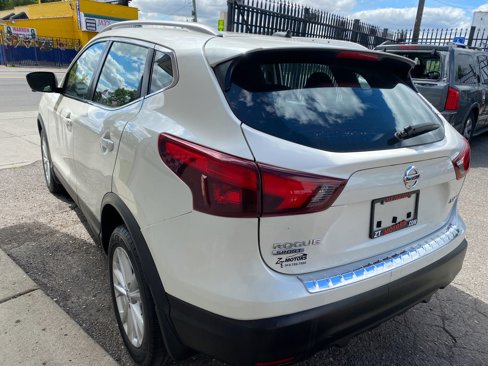 Used 2017 Nissan Rogue Sport SV w/ SV Premium Package image 2